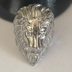 Stunning Very Large and Heavy Silver Tone Lion Head Ring